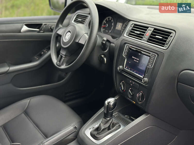 Седан Volkswagen Jetta 2014 в Ивано-Франковске