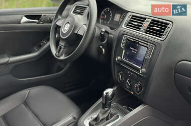Седан Volkswagen Jetta 2014 в 