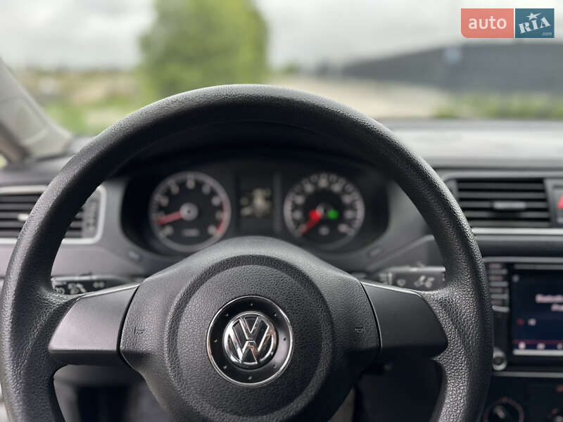 Седан Volkswagen Jetta 2014 в Ивано-Франковске
