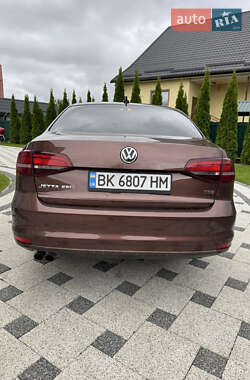 Седан Volkswagen Jetta 2016 в 