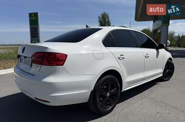 Седан Volkswagen Jetta 2012 в 