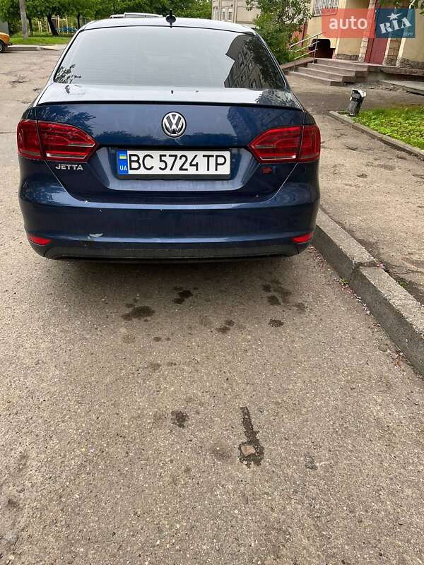 Седан Volkswagen Jetta 2013 в Львові