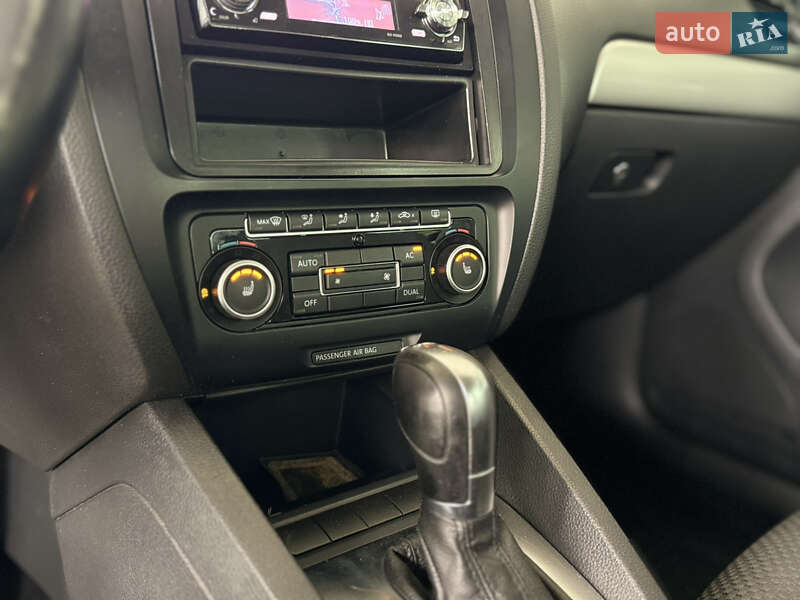 Седан Volkswagen Jetta 2012 в Николаеве