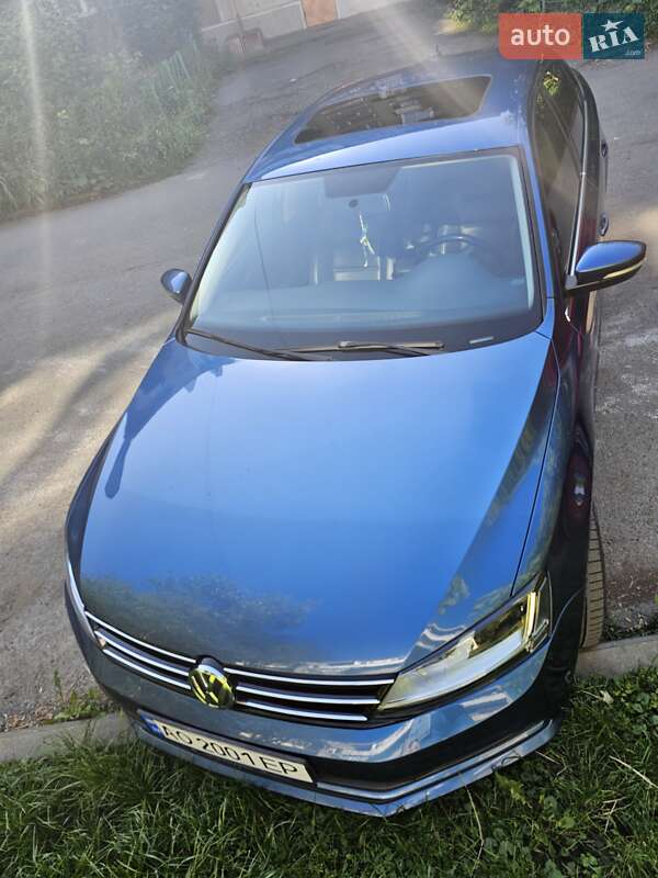Седан Volkswagen Jetta 2017 в Ужгороді