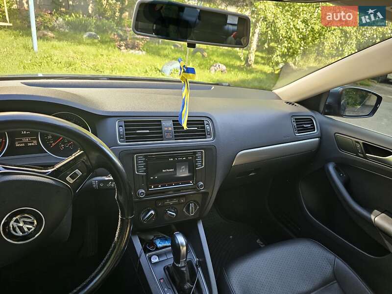 Седан Volkswagen Jetta 2017 в Ужгороді