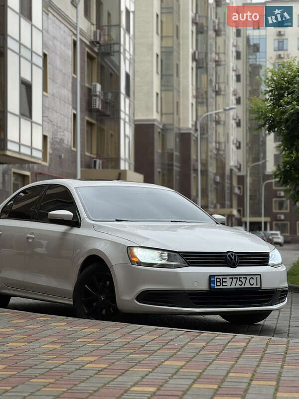 Седан Volkswagen Jetta 2012 в 