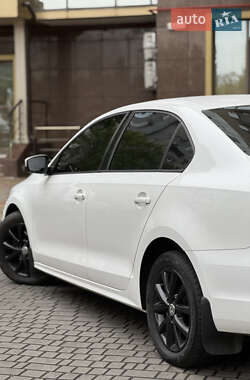 Седан Volkswagen Jetta 2012 в 