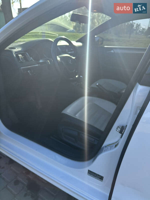 Седан Volkswagen Jetta 2015 в Павлограді