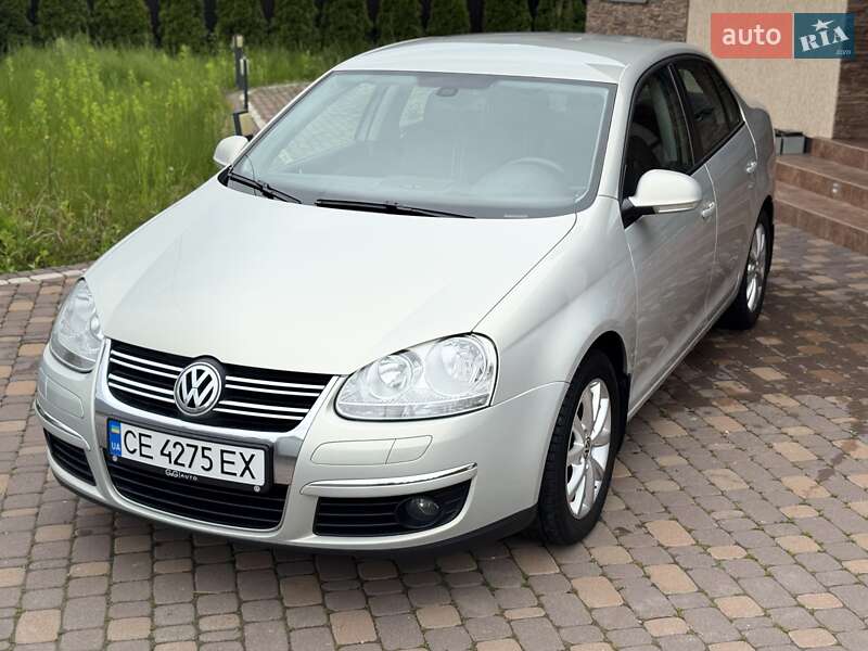 Седан Volkswagen Jetta 2010 в Черновцах