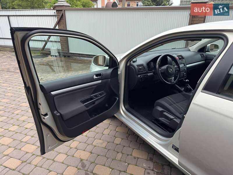 Седан Volkswagen Jetta 2010 в Черновцах