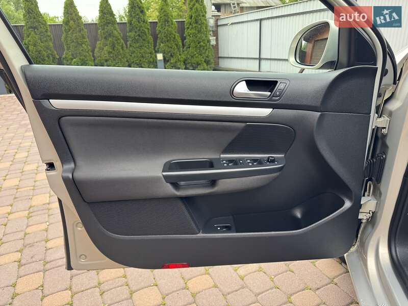 Седан Volkswagen Jetta 2010 в Черновцах