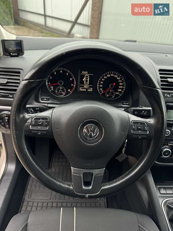 Седан Volkswagen Jetta 2010 в Черновцах