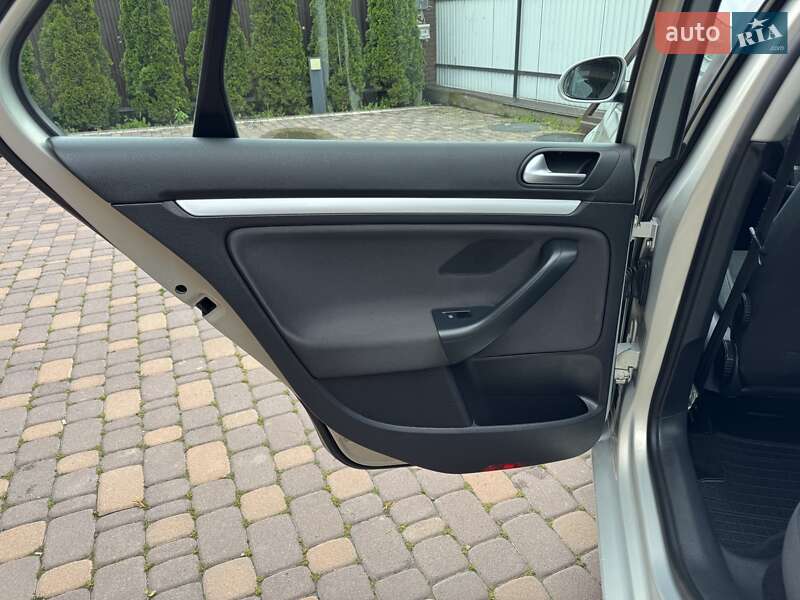 Седан Volkswagen Jetta 2010 в Черновцах