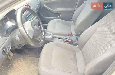 Седан Volkswagen Jetta 2011 в 
