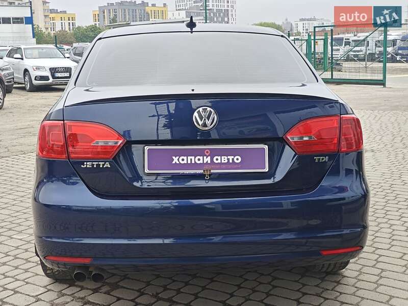 Седан Volkswagen Jetta 2013 в Львові