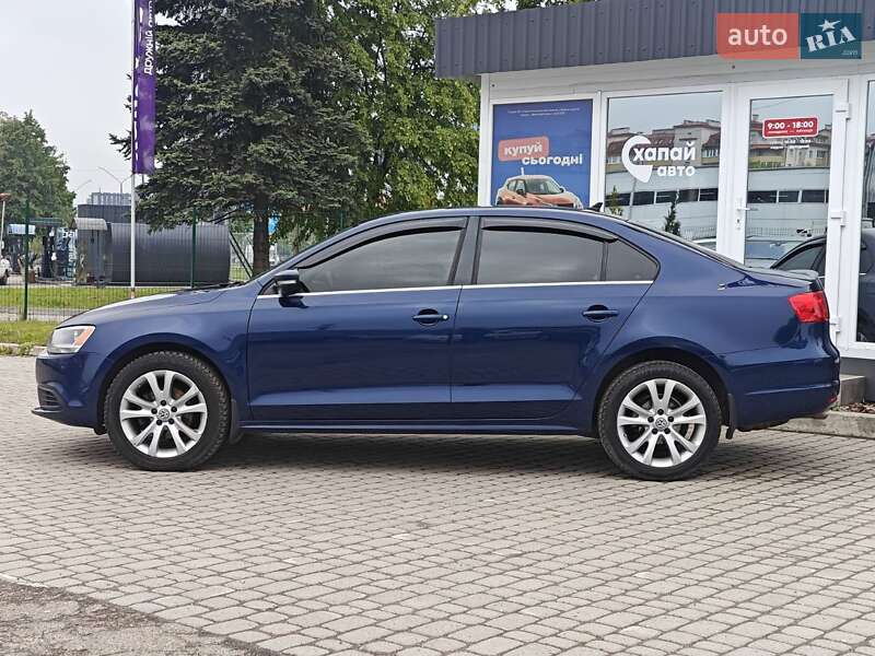 Седан Volkswagen Jetta 2013 в Львові