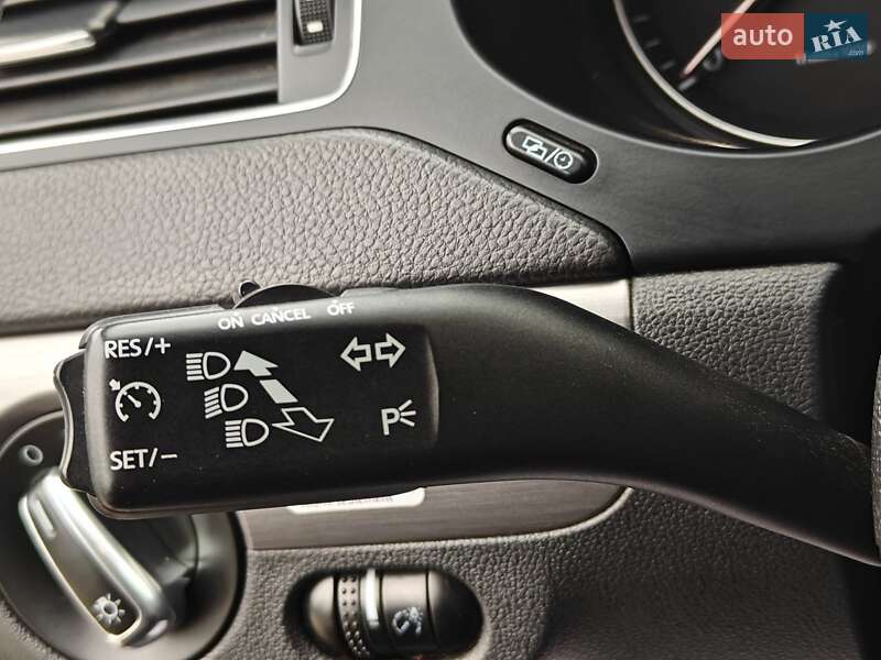 Седан Volkswagen Jetta 2013 в Львові