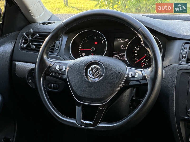 Седан Volkswagen Jetta 2015 в Мукачевому