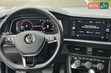 Седан Volkswagen Jetta 2018 в 