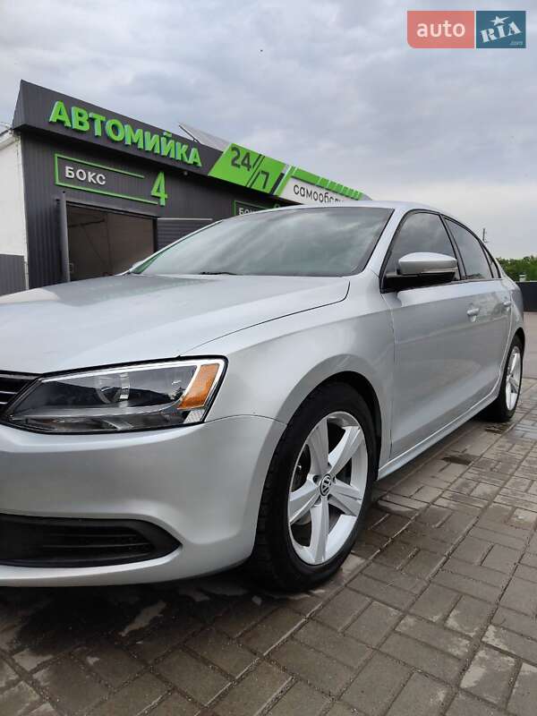 Седан Volkswagen Jetta 2012 в 