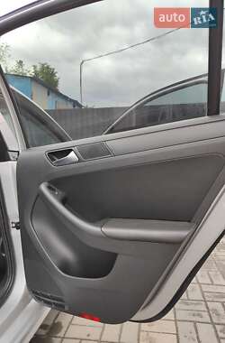 Седан Volkswagen Jetta 2012 в 