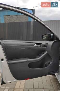 Седан Volkswagen Jetta 2012 в 