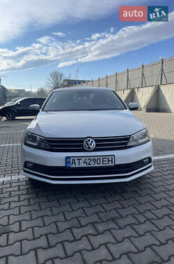 Седан Volkswagen Jetta 2015 в 