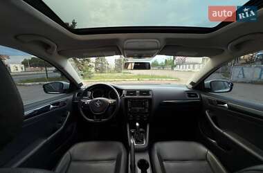 Седан Volkswagen Jetta 2015 в 