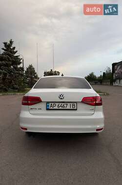 Седан Volkswagen Jetta 2015 в 