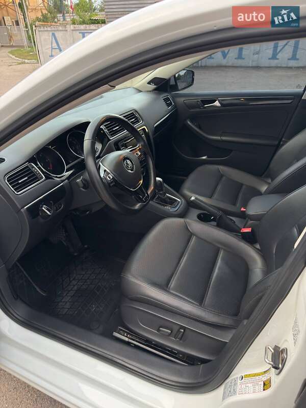 Седан Volkswagen Jetta 2015 в Запорожье