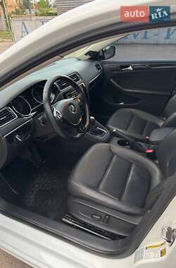Седан Volkswagen Jetta 2015 в 