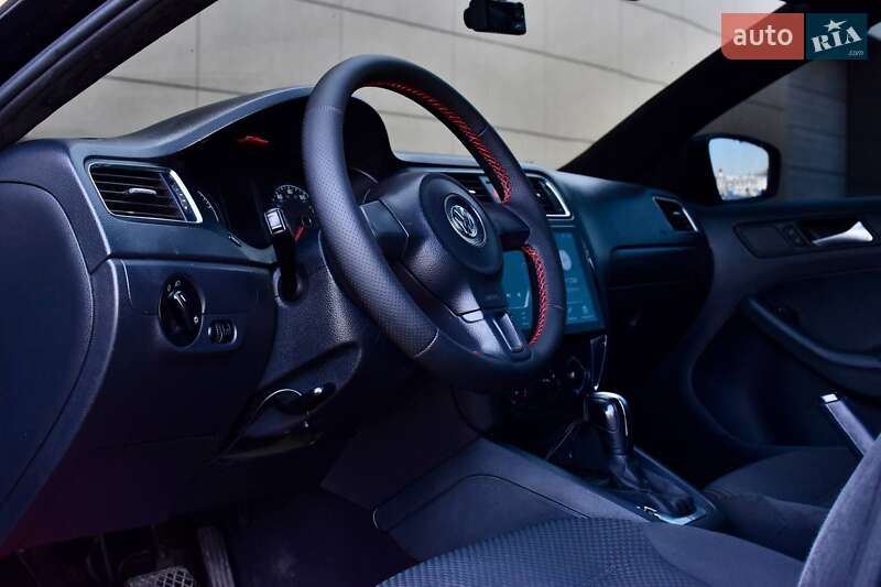 Седан Volkswagen Jetta 2011 в 