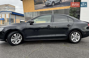 Седан Volkswagen Jetta 2016 в 