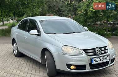 Седан Volkswagen Jetta 2010 в 
