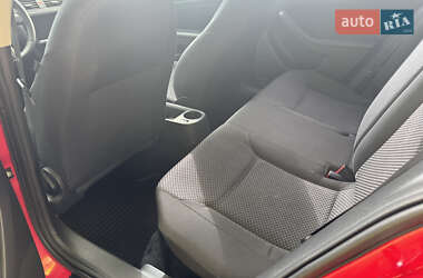Седан Volkswagen Jetta 2012 в 