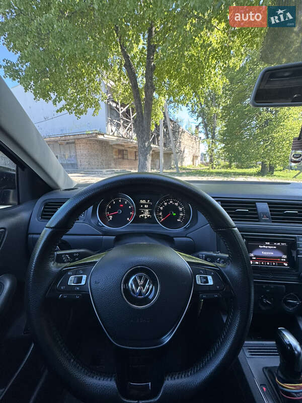 Седан Volkswagen Jetta 2016 в Павлограді