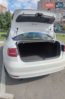Седан Volkswagen Jetta 2014 в 