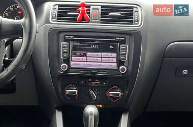 Седан Volkswagen Jetta 2010 в 