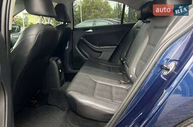 Седан Volkswagen Jetta 2010 в 
