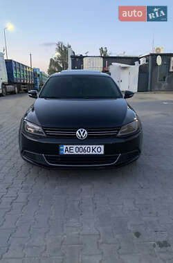 Седан Volkswagen Jetta 2014 в Днепре
