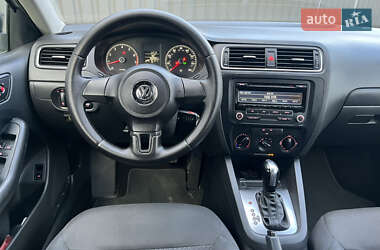 Седан Volkswagen Jetta 2014 в 