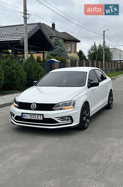 Седан Volkswagen Jetta 2015 в 