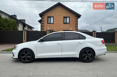Седан Volkswagen Jetta 2015 в 