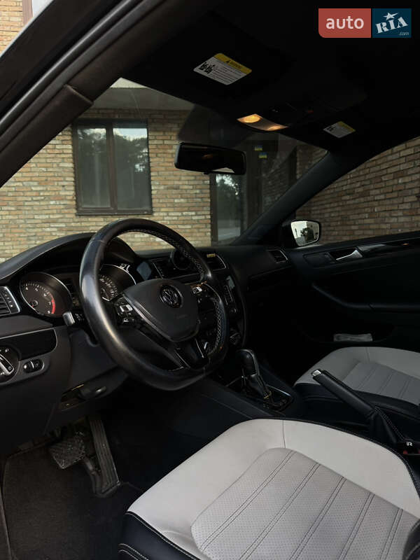 Седан Volkswagen Jetta 2014 в Днепре