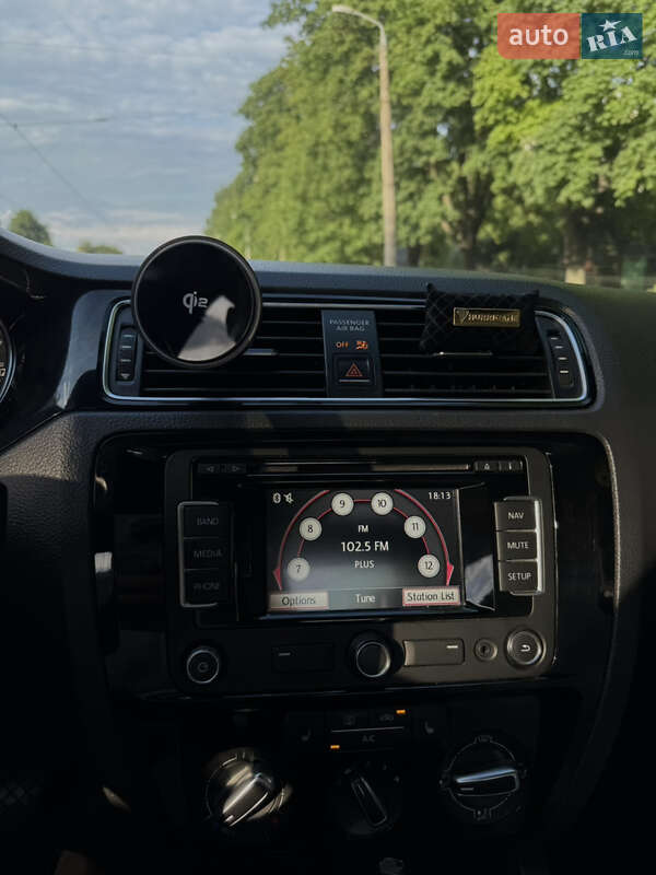 Седан Volkswagen Jetta 2014 в Днепре
