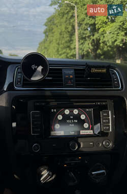 Седан Volkswagen Jetta 2014 в 