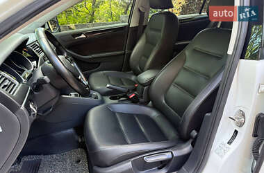 Седан Volkswagen Jetta 2015 в 