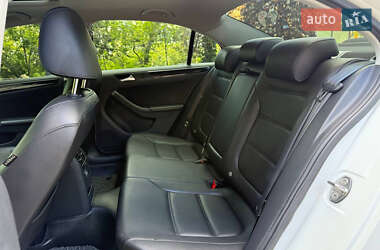 Седан Volkswagen Jetta 2015 в 