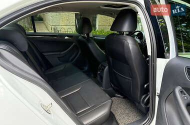 Седан Volkswagen Jetta 2015 в 