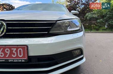 Седан Volkswagen Jetta 2015 в 